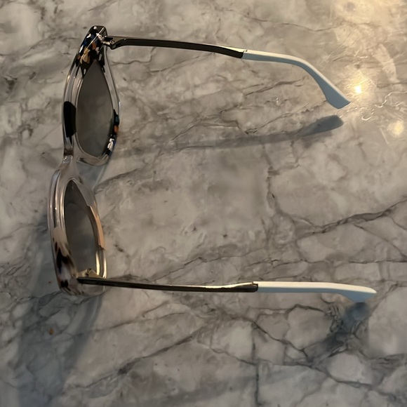 Fendi sun glasses - Picture 2 of 5